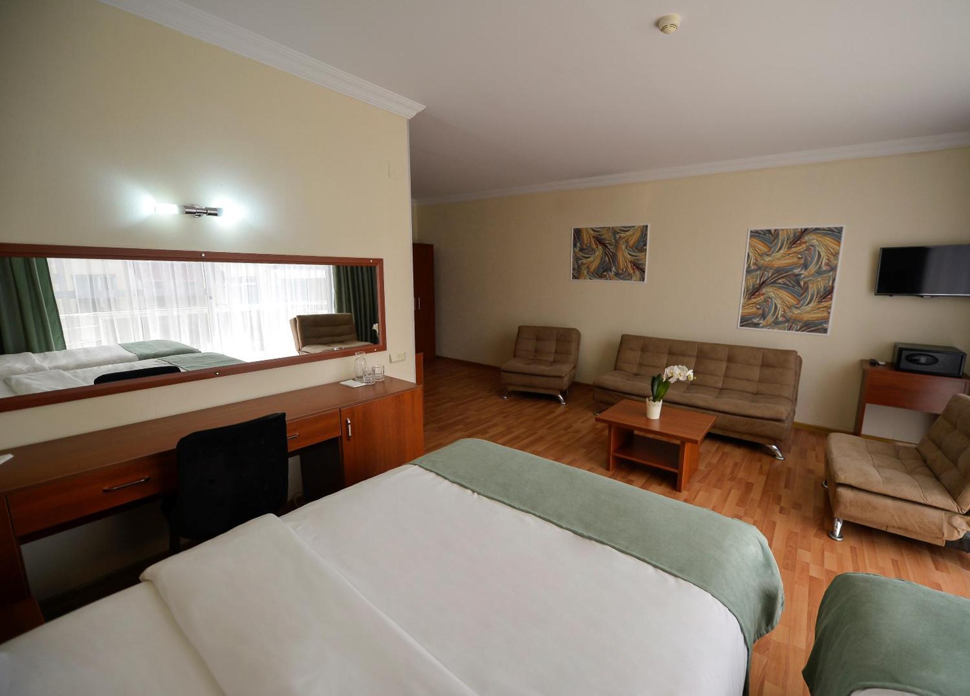 Aura Boutique Hotel Batumi Room photo
